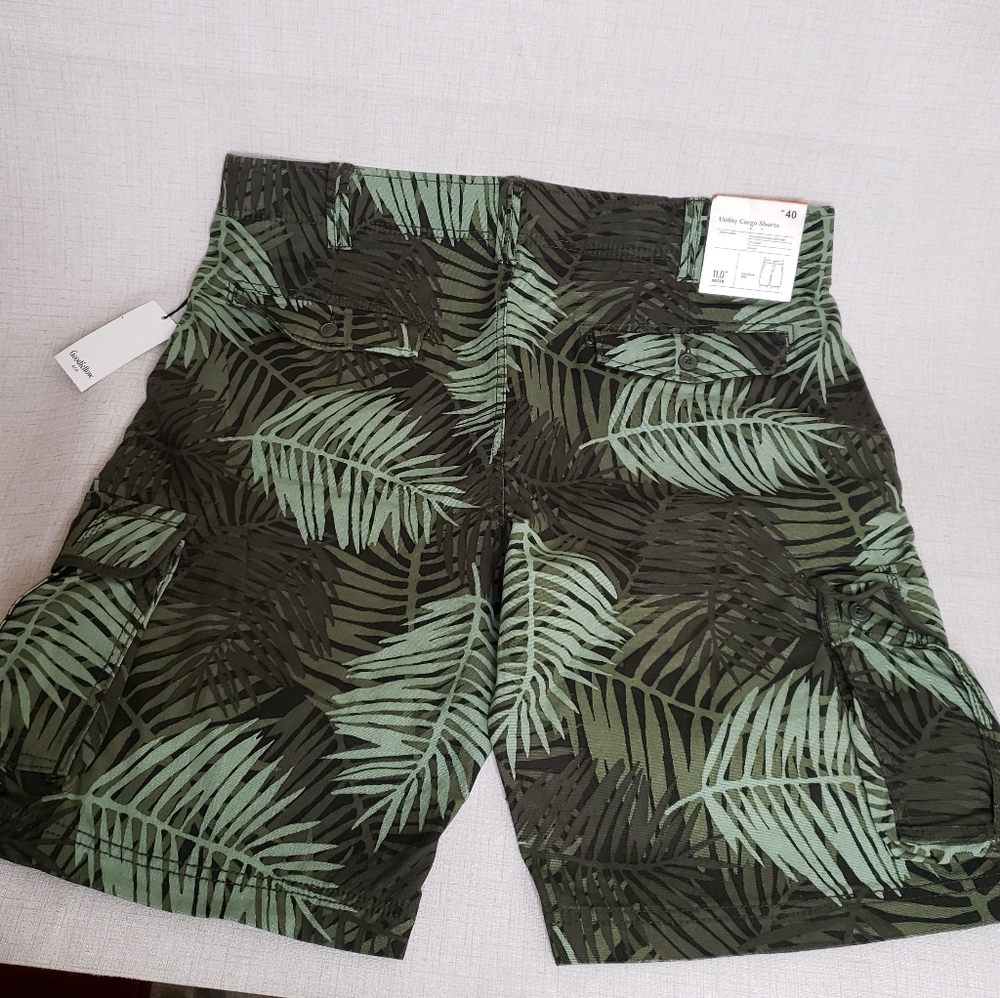 Goodfellow & Co Utility Cargo Shorts Men's 40 Waist Green Ferns Print NWT - Picture 2 of 10
